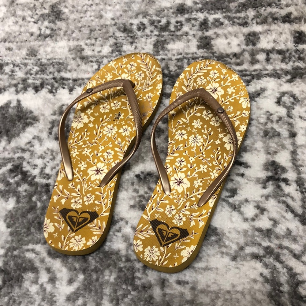 Roxy flip flops
